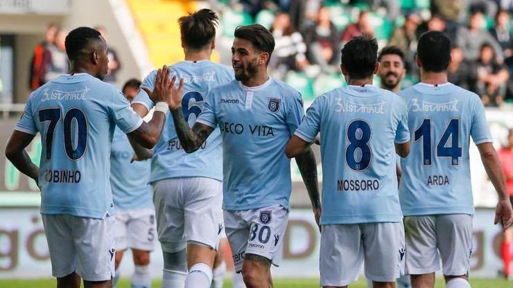 Başakşehir zirvede son 19 yılın en fazla puan farkını yakaladı
