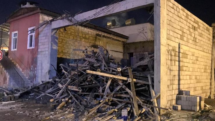 İnşaat iskelesi çöktü: 4 yaralı