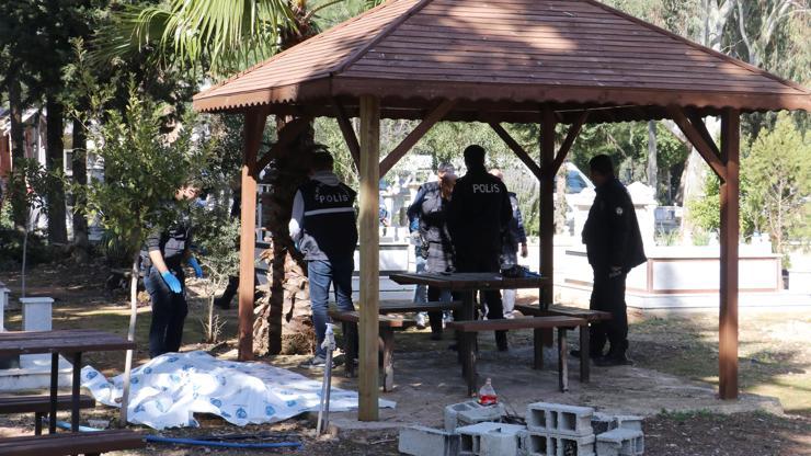 Mezarlıktaki çardakta asılı halde bulundu