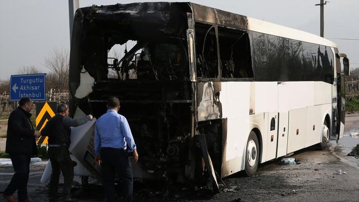 Manisada yolcu otobüsü yandı