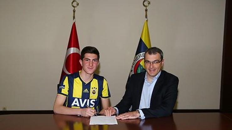 Fenerbahçe 2003 doğumlu Osman Ertuğrul Çetini profesyonel yaptı
