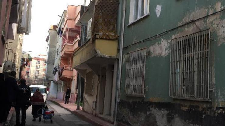 Arkadaşının fenalaştığını görünce ambulansa haber verip kaçtı