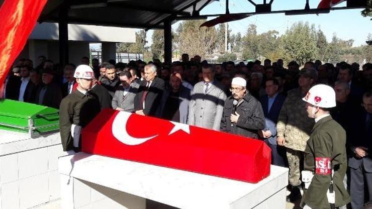 Askere uğurlanırken kazada ölen genç için askeri tören