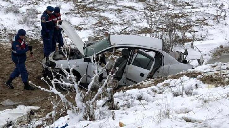 Ankarada otomobil şarampole devrildi: 2si imam, 3 ölü