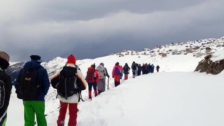 Doğaseverler, İkizderede kar yürüyüşünde buluştu