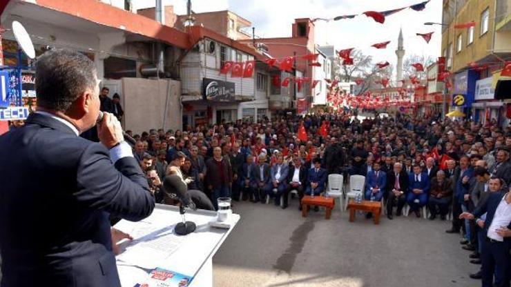 Başkan Tuna: Projelerimizle meydanlardayız