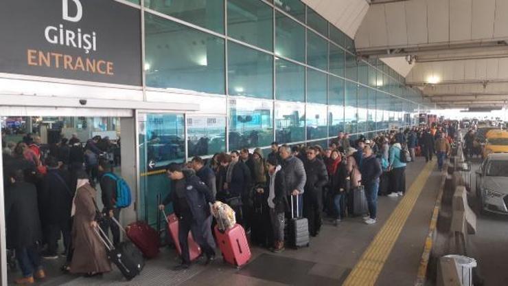 Tatilciler seyahat etti, THY iki günde 300 bin yolcuya ulaştı