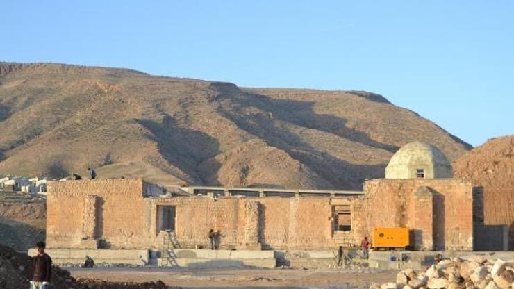 Hasankeyfte taşınan 610 yıllık minare, yeni yerinde yükseliyor