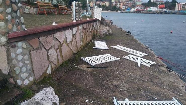 Sahildeki her şeye zarar verdiler