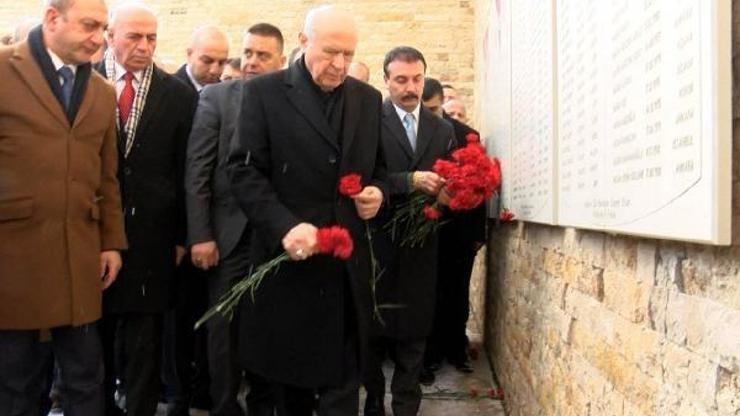 Bahçeli, Ülkücü Şehitler Anıtını ziyaret etti