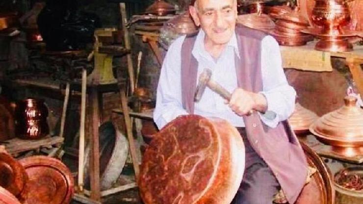 Kazancı Bedih mezarı başında anıldı