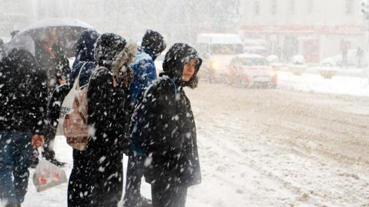 Tokatta kar yağışı ulaşımı aksattı
