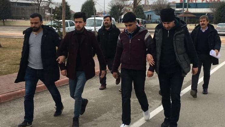 Kendilerini polis olarak tanıtıp, köpek ve tüfekle telefonları gasbettiler