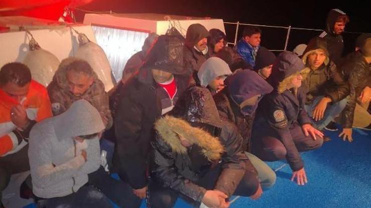 Yelkenli tekneden 44 kaçak göçmen çıktı