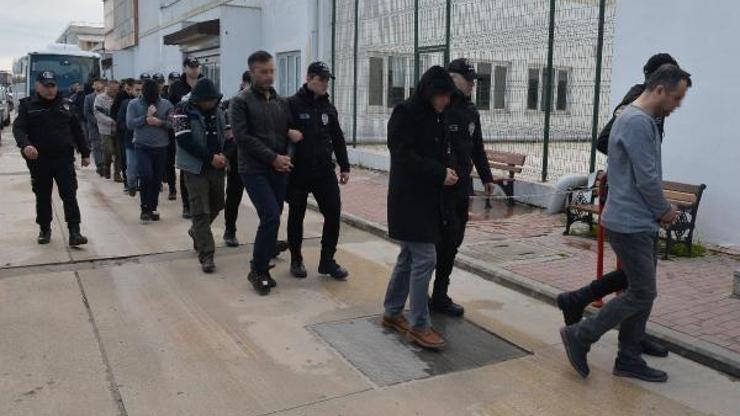 Adanada 16 FETÖ şüphelisi adliyede