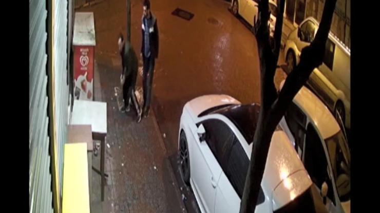 Hırsızların kaçarken düşürdüklerini yoldan geçen vatandaş aldı
