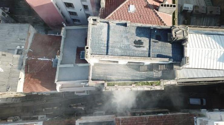 Beyoğlundaki yangında 2 kişi itfaiye tarafından kurtarıldı