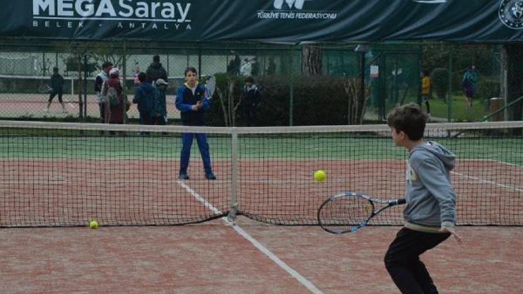 Serikte tenis heyecanı yaşandı