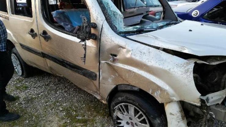 Otomobil şarampoye devrildi: 1 bebek öldü, 4 yaralı