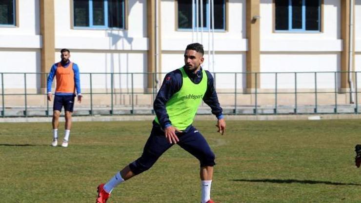 Profesyonel liglerin tek işitme engelli futbolcusu Fırat Kayanın hedefi Süper Lig