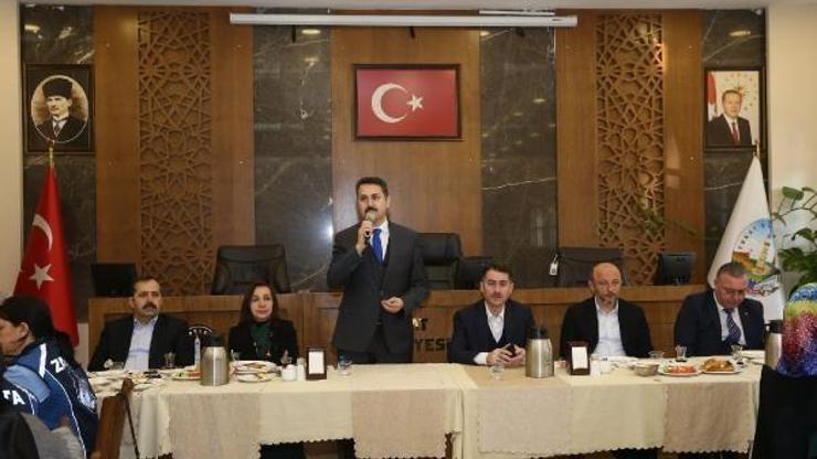 Başkan Eroğlu, kadın personel ile bir araya geldi