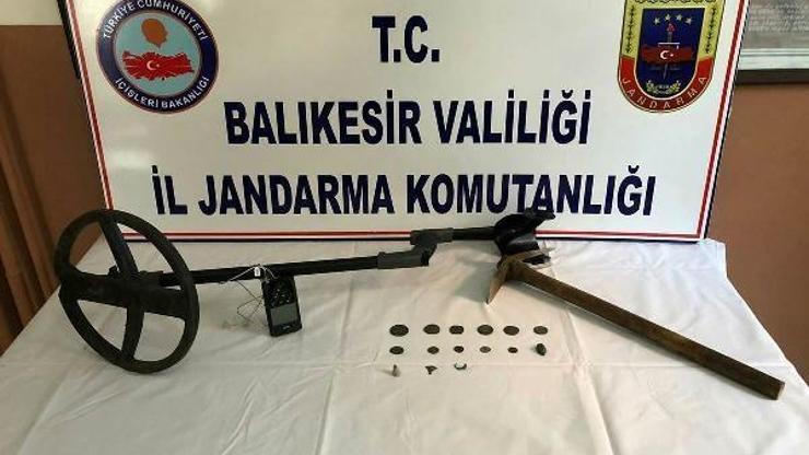 Kaçak kazı yaparak sikke ile antika bulan 2 kişi yakalandı