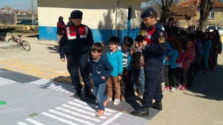 Öğrencilere trafik eğitimi