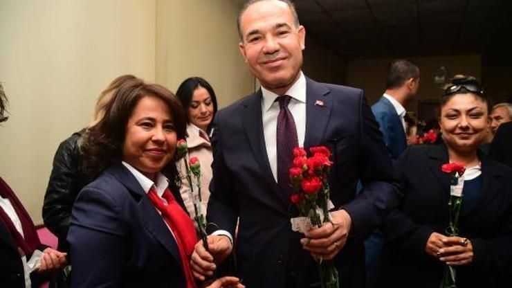 Başkan Sözlü’den kadın şoförlere jest