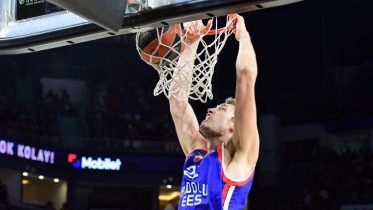 Anadolu Efes, Barcelonayı ezdi geçti