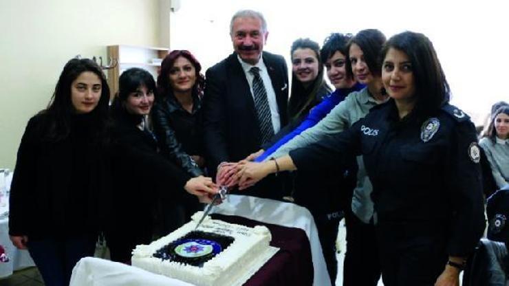 Emniyet Müdürü Topaloğlu, kadın polisler ile bir araya geldi