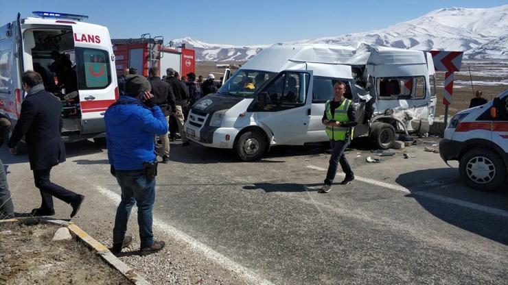 Vanda trafik kazası: 2 ölü, 15 yaralı