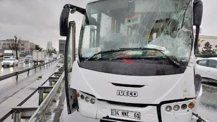 Kayganlaşan yolda trafik kazası: 2 yaralı