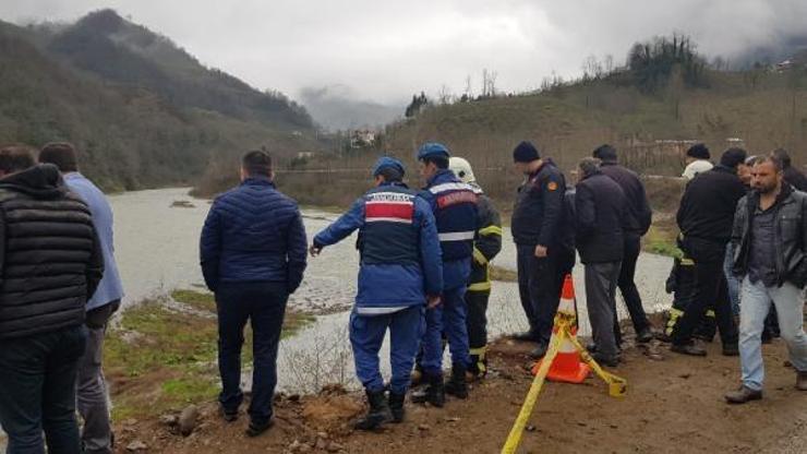 Dereye uçan otomobilin sürücüsü, hayatını kaybetti