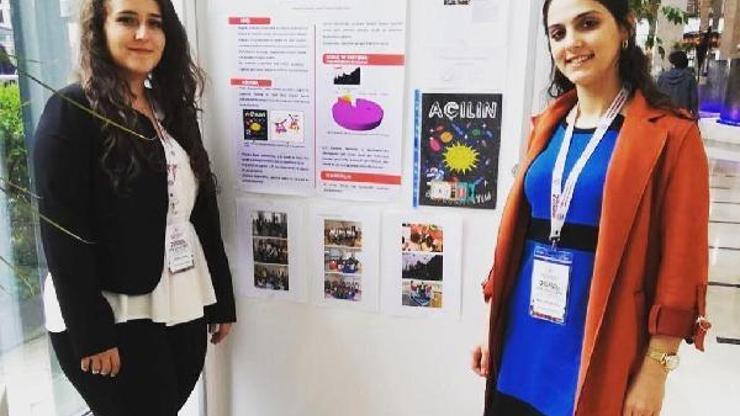 ÇÜ Eczacılık Fakültesi öğrencilerine Poster Ödülü