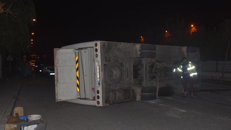 İşçi servisiyle belediye otobüsü çarpıştı: Çok sayıda yaralı var