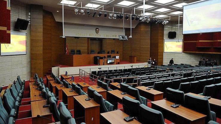 Sözcü gazetesi sahibi ve yazarları hakkındaki dava 18 Nisana ertelendi