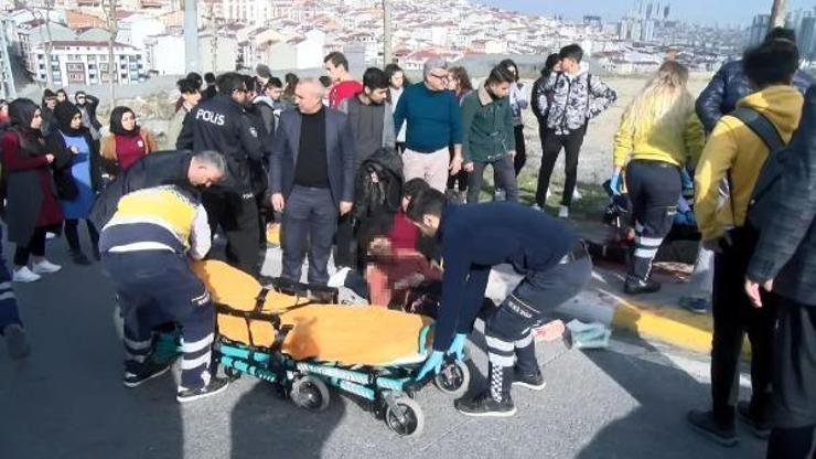 Esenyurtta okul önünde öğrenci kavgası: 2 öğrenci yaralandı
