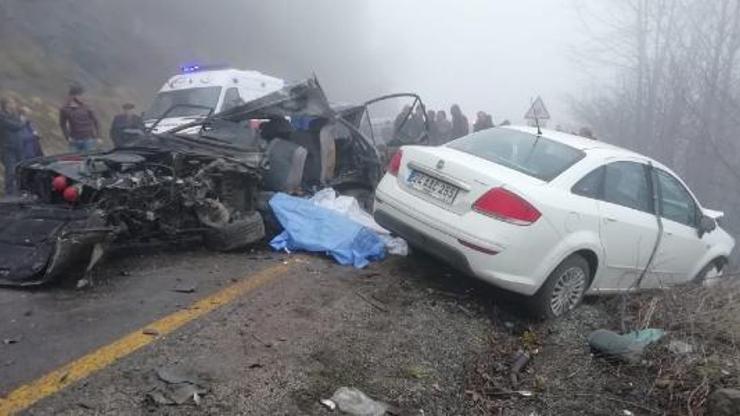 Öğrenci servisi otomobille çarpıştı: 2 ölü, 4 yaralı