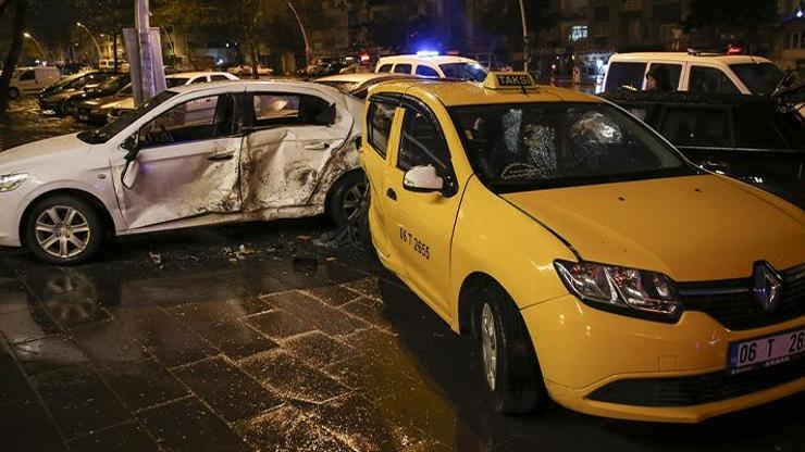 Alkollü sürücü park halindeki araçlara çarptı