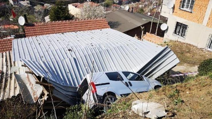 4. kez evlerinin çatısına otomobil düştü