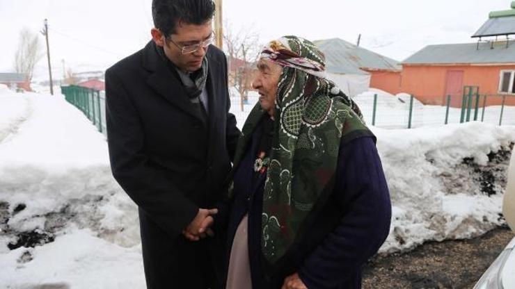 Kaymakam Kaçmazdan yaşlılara ziyaret