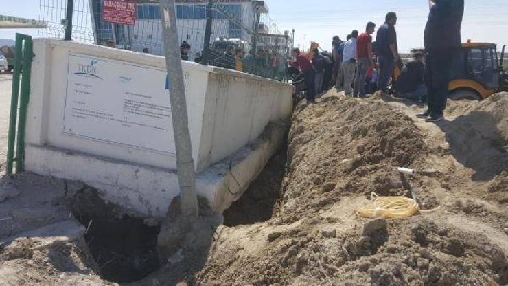 Çöken istinat duvarının altında kalan 4 işçi yaralı kurtarıldı