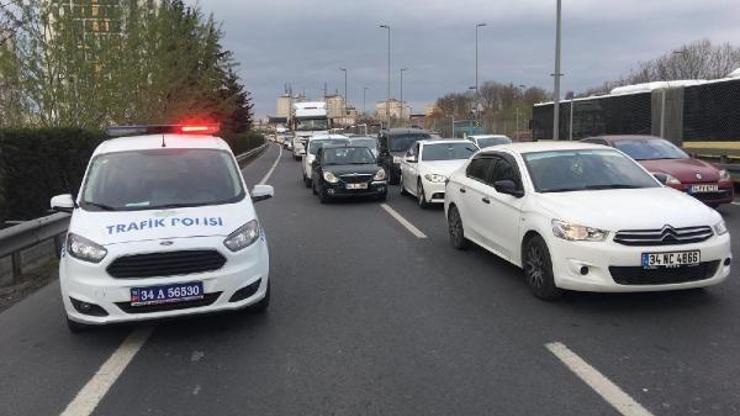 D-100de zincirleme trafik kazası: Yaralılar var