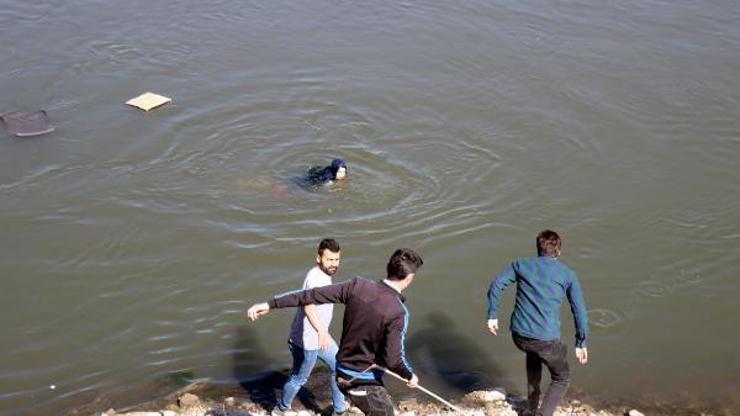 Fotoğraf çektirirken, Meriç Nehrine düştü