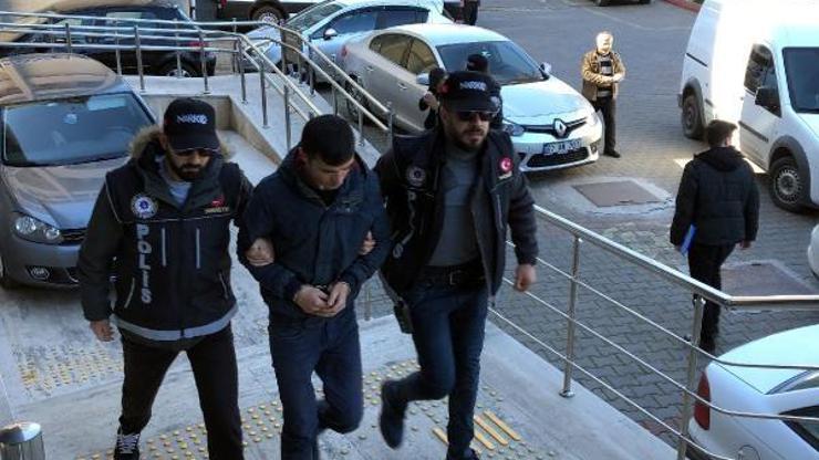 Narkotik köpeği bulamasın diye uyuşturucuyu sarımsakların arasına gizlediler