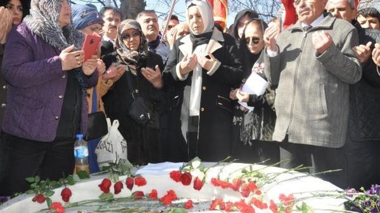 Muhsin Yazıcıoğlu, kabri başında anıldı