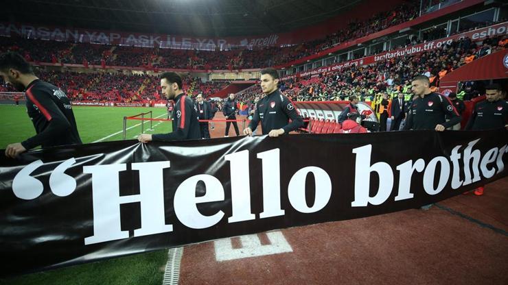 Milli futbolculardan Hello Brother mesajı