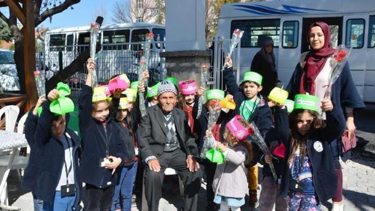 Minik öğrencilerden yaşlılara ziyaret