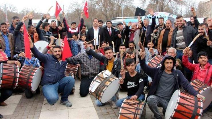 Bağımsız adaydan davul-zurnalı miting