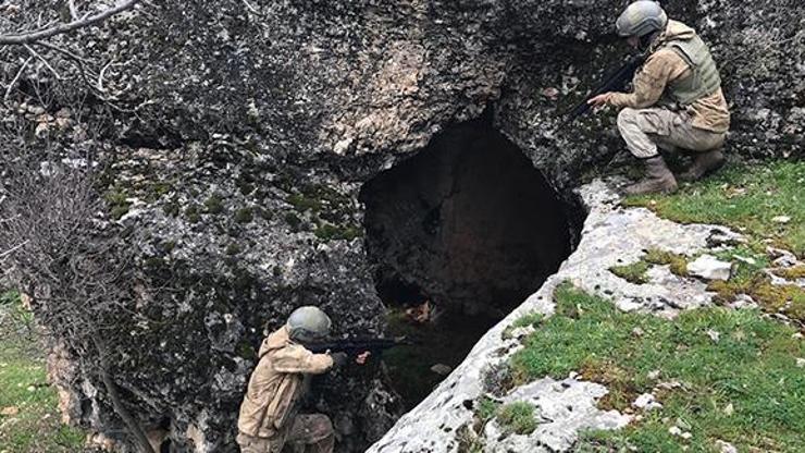 Diyarbakırda teröristlerin 17 sığınağı kullanılamaz hale getirildi